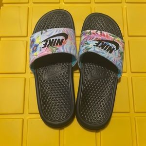 Like new Nike slides